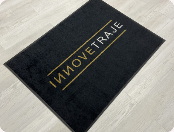 Tapete personalizado em ambiente real
